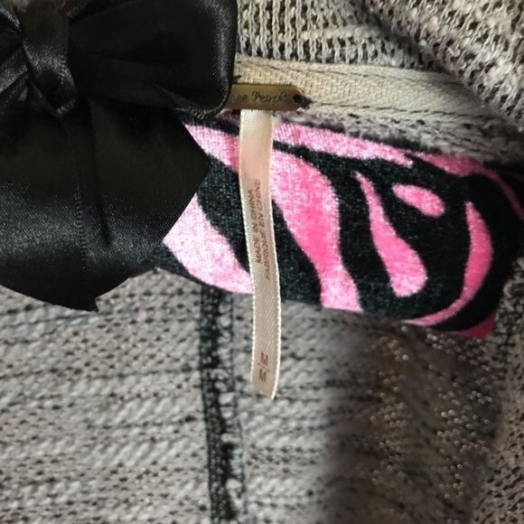 FREE PEOPLE Gray Knit Loose Double Button Cardigan Sz Medium - Picture 5 of 5